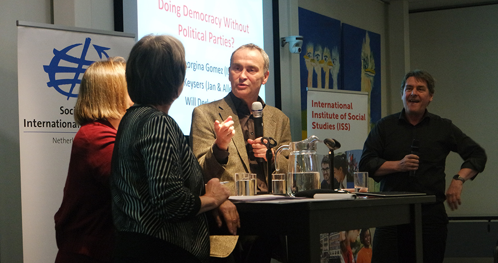 Dr. Will Derks takes the floor at the debate. The debate|The speakers (left to right): Dr Loes Keysers